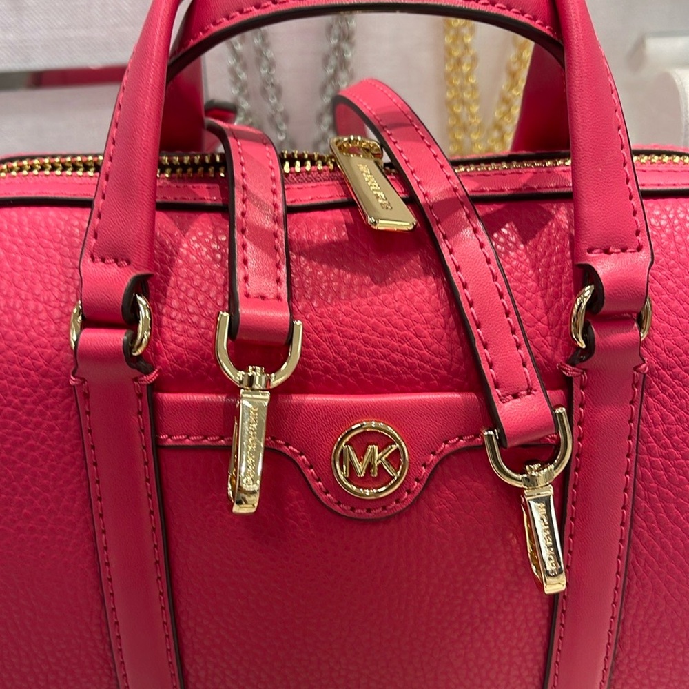Michael Kors Travel Small Duffle Leather Crossbody Satchel Electric Pink
NWT - Picture 7 of 16